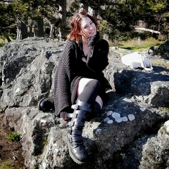 Meet your Posher, Mishell - Picture 3 of 5